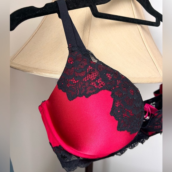 Christmas/ New Years “Beyond Sexy” Push up bra - Picture 2 of 10